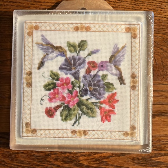 Set/2 Hot Plate Trivets: Hummingbird & SpringBouquet. 6x6”sq. 1 complete, sealed - Picture 3 of 6